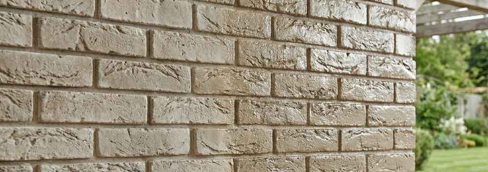 Декоративный кирпич чем покрыть